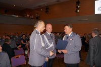 Raciborski komendant policji składa gratulacje komendantowi z Rybnika